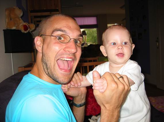 En ook papa kan lachen naar de camera
