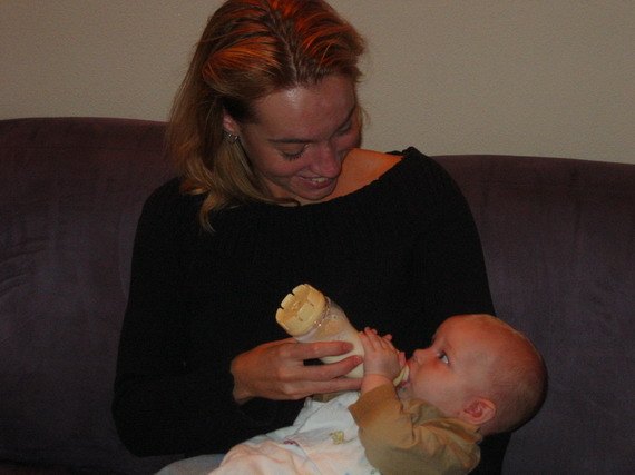 Lekker, als tante Yvonne de fles geeft