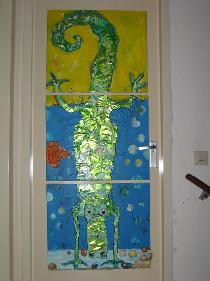 En het kunstwerk 'De krokodil' van E. Hoekstra op Sas d'r deur