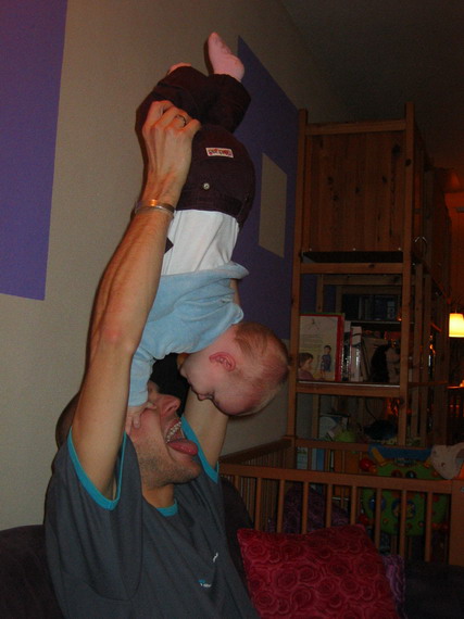 Papa eet z'n meisje op ;)