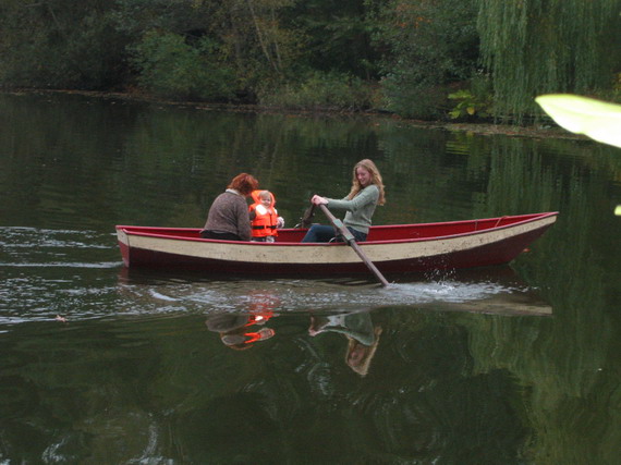 Ik mag ook in de boot met Oma en tante Joos