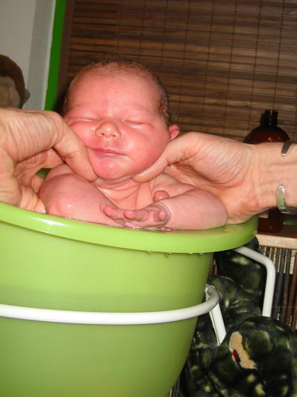 Nu al aan het verleiden aan de rand van het bad ;)