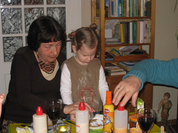 Pasen bij Oma Corrie en David. Ik zit er al lekker onder