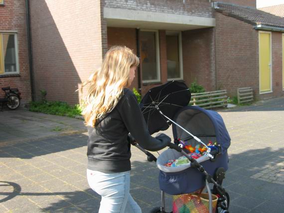 Tante Joos ook aan het oefenen met sturen