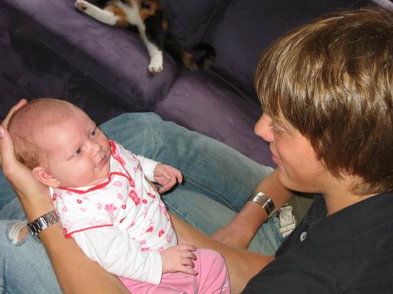 Ome Dennis heeft een nieuw vriendinnetje