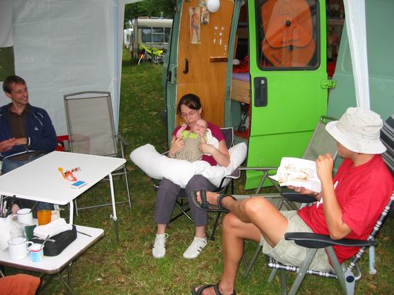 Sasje voor het eerst in het buitenland, dagje Antwerpen met 'de band'